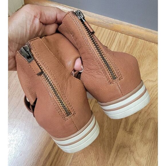 Eileen Fisher Strappy Soft Leather Sandals 8 - Picture 4 of 8